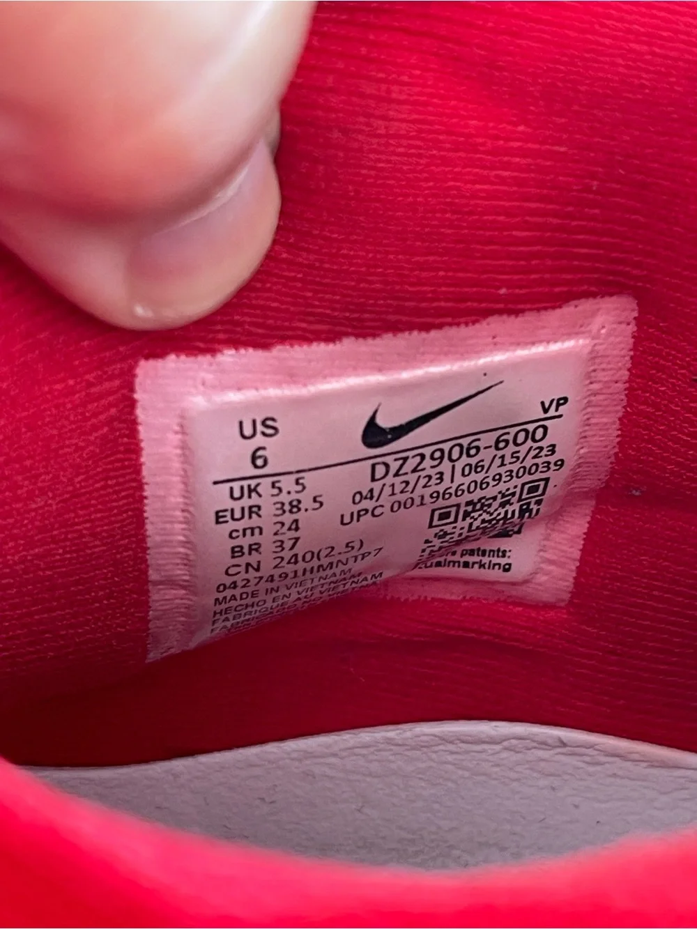 Nike Cosmic Unity 3 TB Red and White Athletic Sneakers Youth Size 6 (38.5)